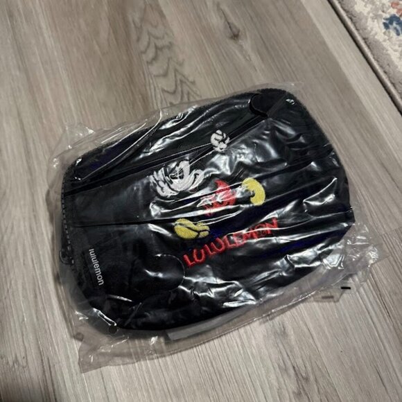 NWT Disney x lululemon Everywhere Belt Bag 1L Mickey in Motion Graphic - Picture 2 of 3